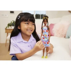 Barbie Muneca Afroamericana Con Vestido Crochet Fashionista Modelos Surtidos * Munecas Y Peluches